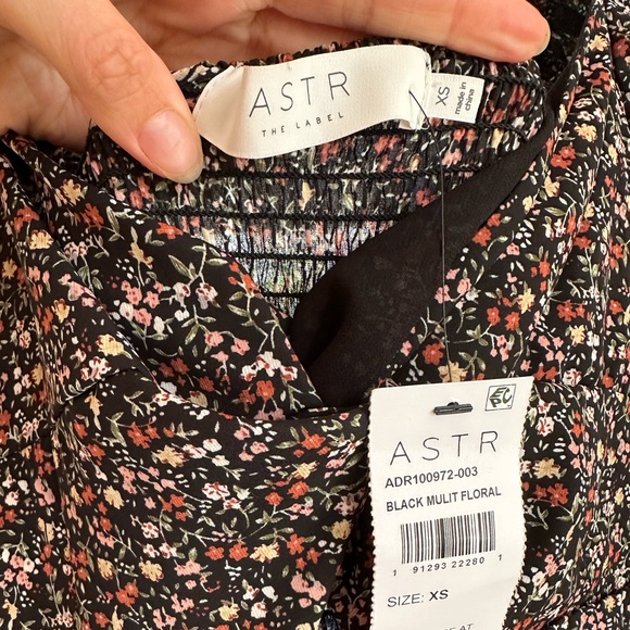 ASTR the label Black Floral Dress - Picture 2 of 2